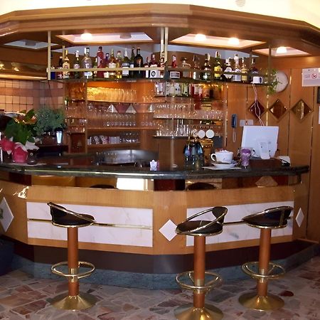 Hotel Angelini Torbole Sul Garda Εξωτερικό φωτογραφία