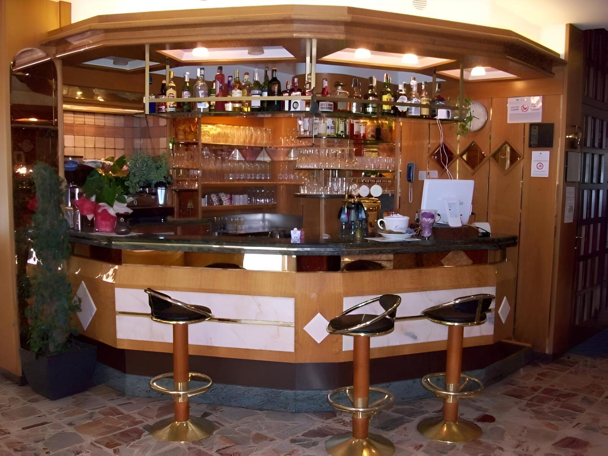 Hotel Angelini Torbole Sul Garda Εξωτερικό φωτογραφία